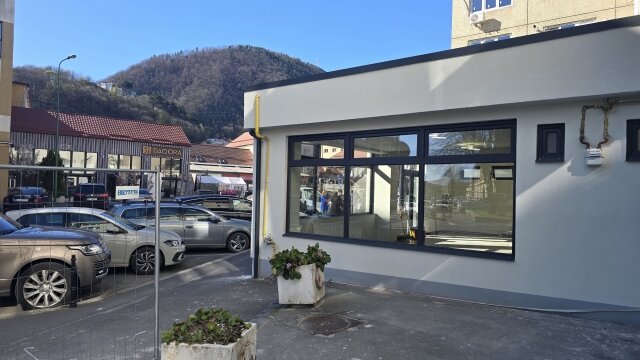 Centrul Civic, Brasov, Inchiriez spatiu comercial 70mp utili,